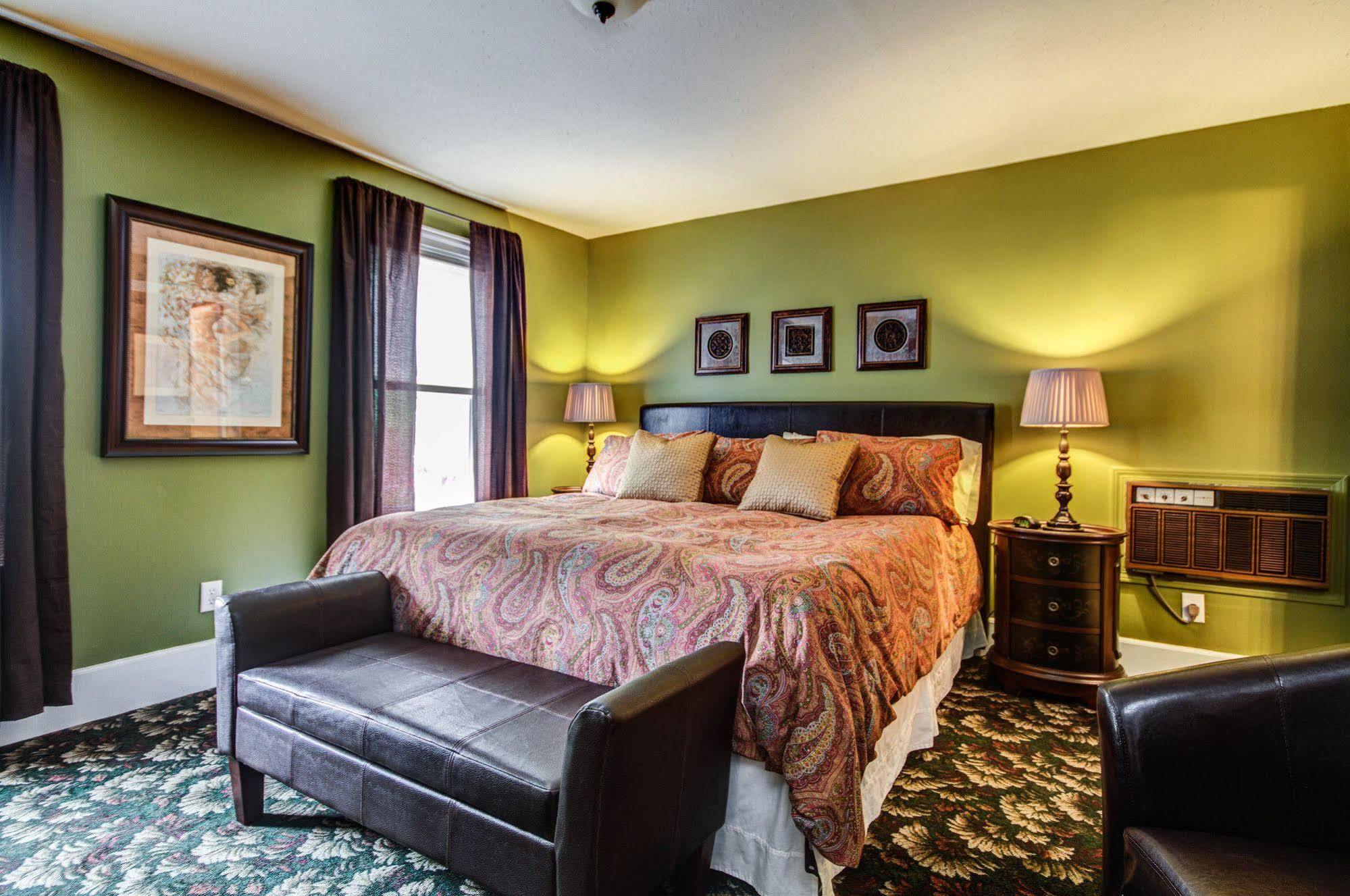 סאוגטוק Twin Oaks Inn מראה חיצוני תמונה
