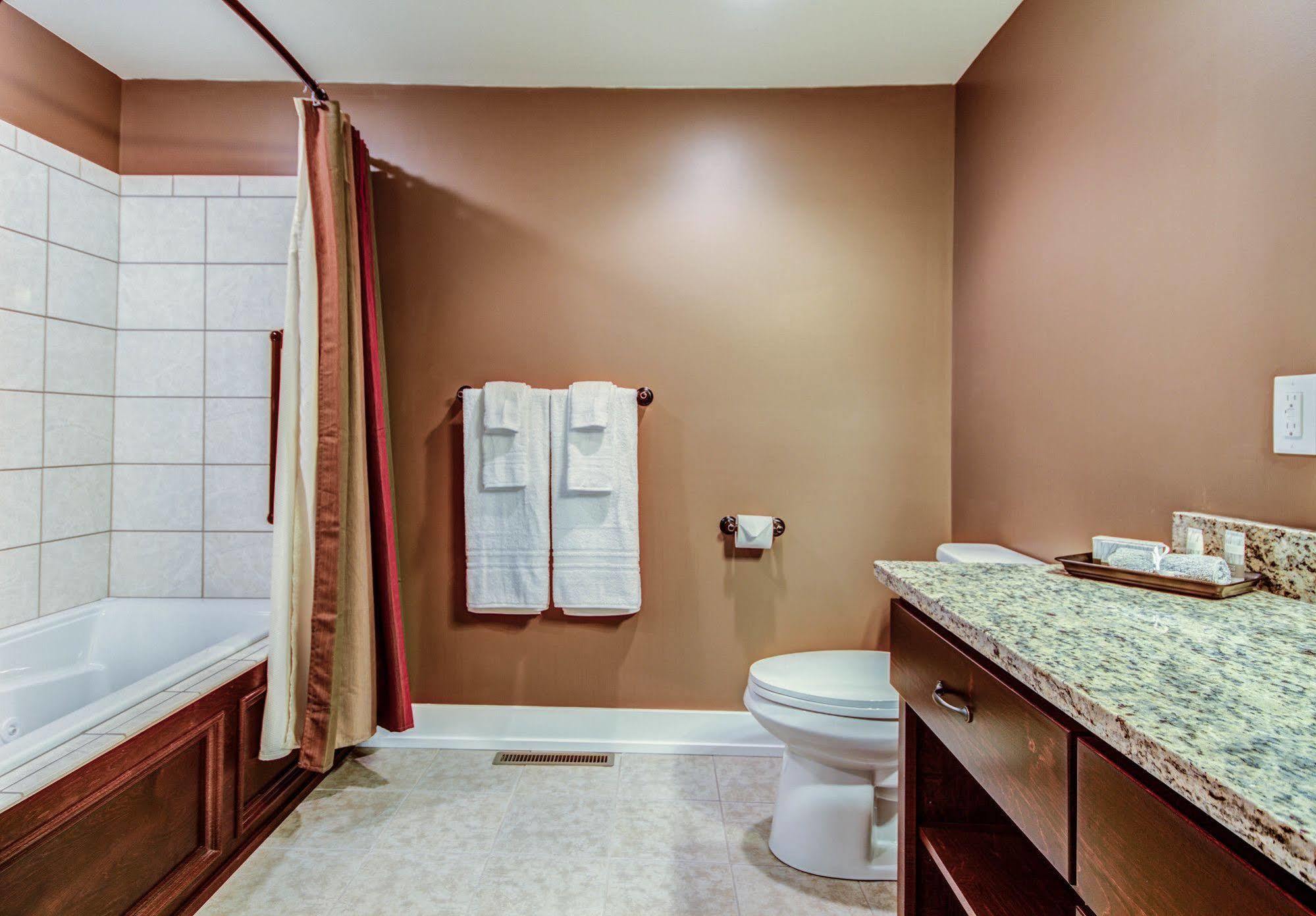 סאוגטוק Twin Oaks Inn מראה חיצוני תמונה