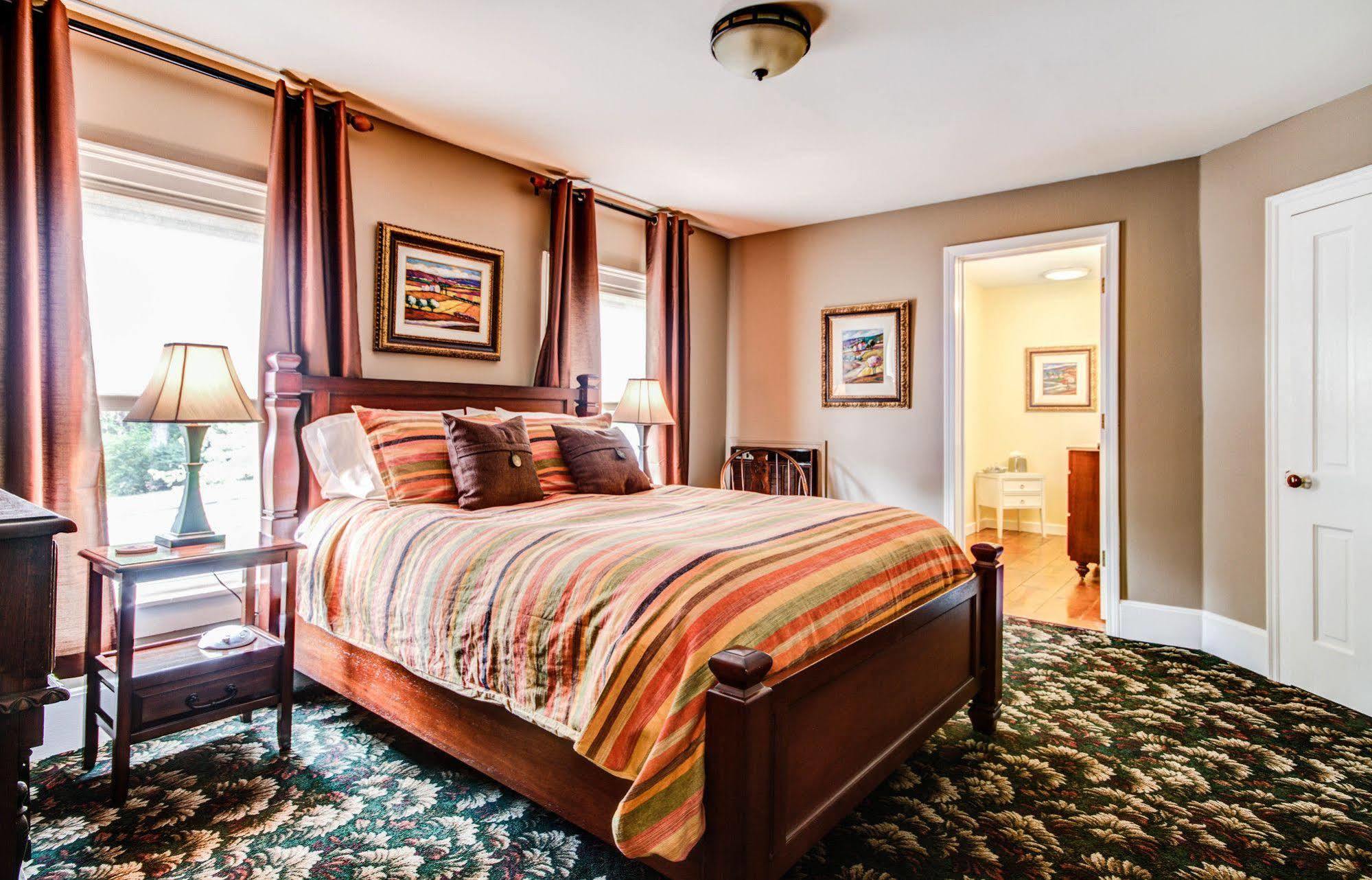 סאוגטוק Twin Oaks Inn מראה חיצוני תמונה